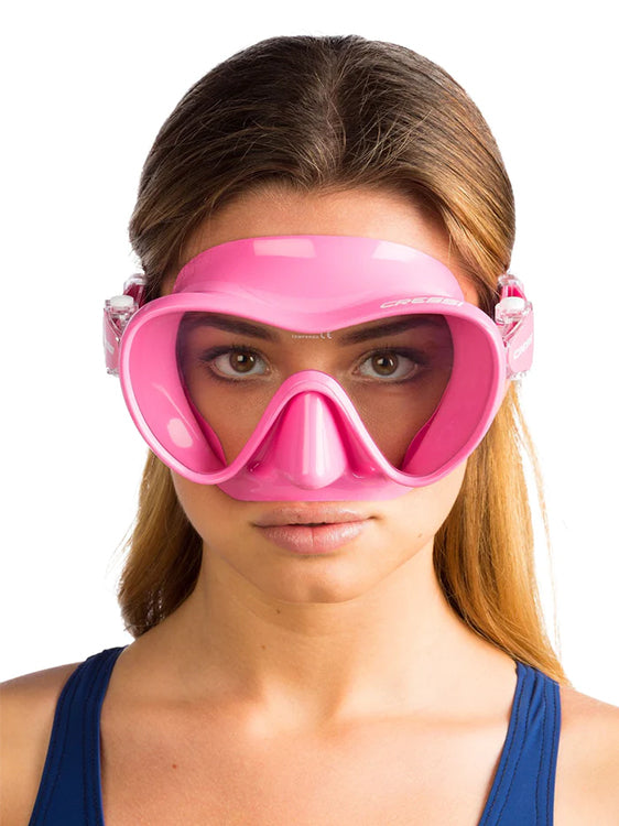 Cressi F1 Mask Pink on face