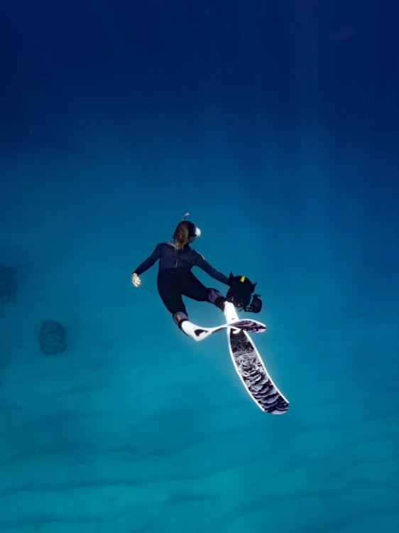 Dive R Coral Black & White